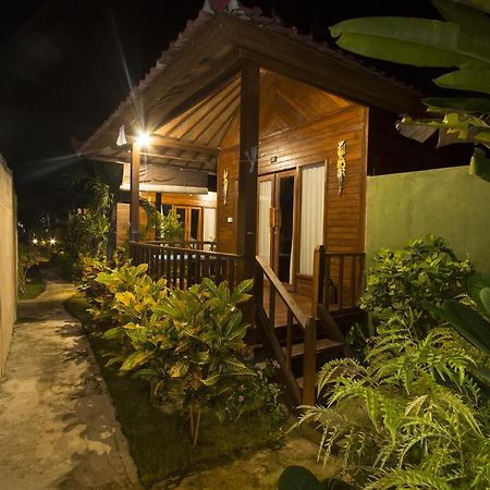 Amora Hut'S Lembongan Exterior foto
