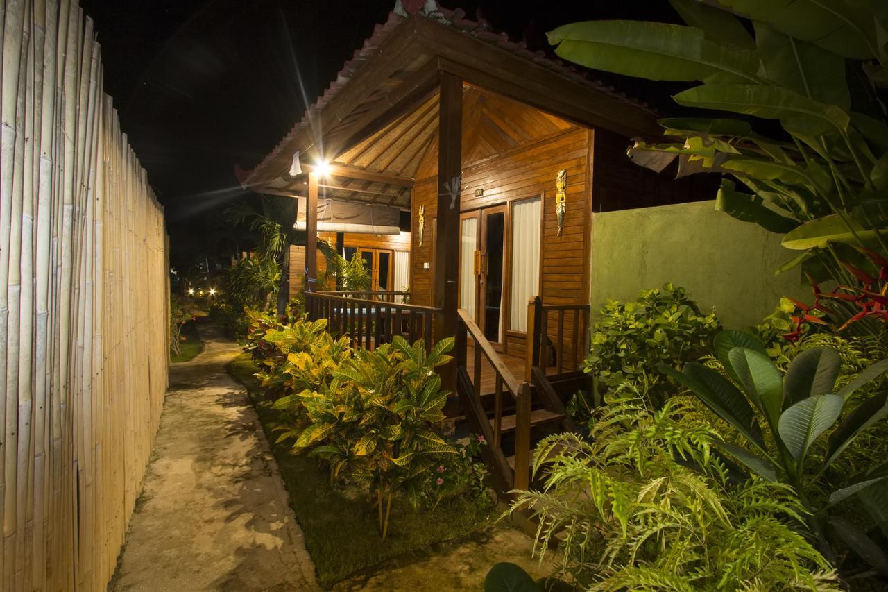 Amora Hut'S Lembongan Exterior foto